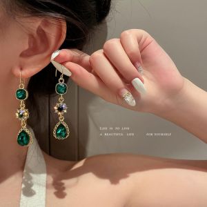 Long Emerald Ear Hook Earrings with Diamonds Fashion Green Zircon Crystal Pendant Retro Elegant Ladies Earrings Luxury Jewelry